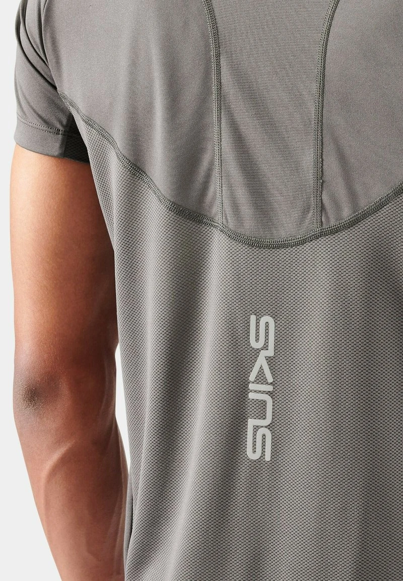 SKINS SHORT SLEEVE - Sport T-shirt - Charcoal 5 SKINS SHORT SLEEVE - Sport T-shirt - Charcoal – Bild 5