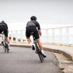 SKINS Cycle Compression Love Cats X-Light Kurzarmtrikot Damen - Black/Cosmo 11 SKINS Cycle Compression Love Cats X-Light Kurzarmtrikot Damen - Black/Cosmo -Skins 233695 08 d 451375