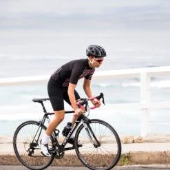 SKINS Cycle Compression Love Cats X-Light Kurzarmtrikot Damen - Black/Cosmo 10 SKINS Cycle Compression Love Cats X-Light Kurzarmtrikot Damen - Black/Cosmo -Skins 233695 09 d 451376