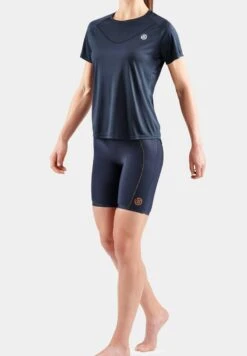 SKINS SHORT SLEEVE - T-Shirt Basic - Navy Blue 11 SKINS SHORT SLEEVE - T-Shirt Basic - Navy Blue -Skins 2b737b67b75c4850a758ff689817cdc2