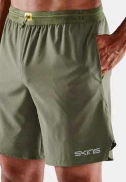 SKINS Kurze Sporthose - Khaki 10 SKINS Kurze Sporthose - Khaki -Skins 368c4705d3a34fdf8a47cb7dee279861