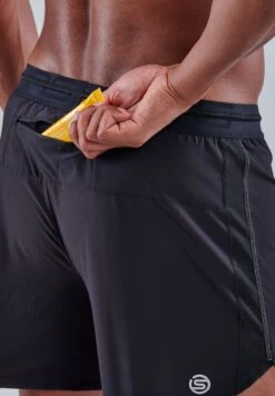 SKINS Kurze Sporthose - Black -Skins 376f95d7b8a54edaa70364ebda63c9eb