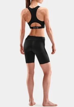 SKINS Kurze Sporthose - Black 8 SKINS Kurze Sporthose - Black -Skins 74e465ff707647ce86d47bb61aaf39f6