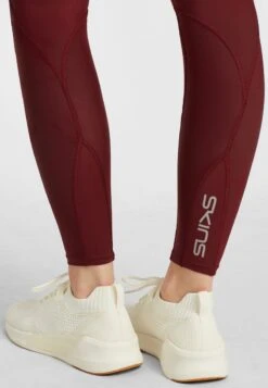 SKINS KOMPRESSIONSHOSE THERMAL LONG - Tights - Burgundy 10 SKINS KOMPRESSIONSHOSE THERMAL LONG - Tights - Burgundy -Skins b14cb2a0f1fa4cc8b949dac341da7fff