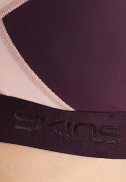 SKINS DNAMIC CROP - Sport BH - Merlot -Skins f636f4ce84294fcf8abe8bdecdf19995