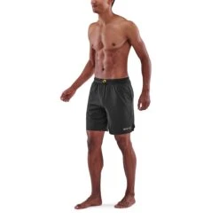SKINS 3-Series 7" X-Fit Laufshorts - Schwarz 7 SKINS 3-Series 7" X-Fit Laufshorts - Schwarz -Skins skins activewear men 3 series x fit shorts black 2 892265