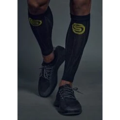 SKINS Compression 3-Series Unisex Nahtlose Wadenkompressoren Zur Erholung - Schwarz -Skins skins compression 3 series unisex seamless recovery calf sleeves black 2 1314945