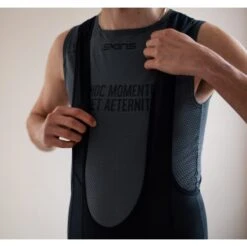 SKINS CYCLE Ärmelloser Baselayer - Charcoal 8 SKINS CYCLE Ärmelloser Baselayer - Charcoal -Skins skins cycle sleeveless baselayer shirt charcoal 5 1130764